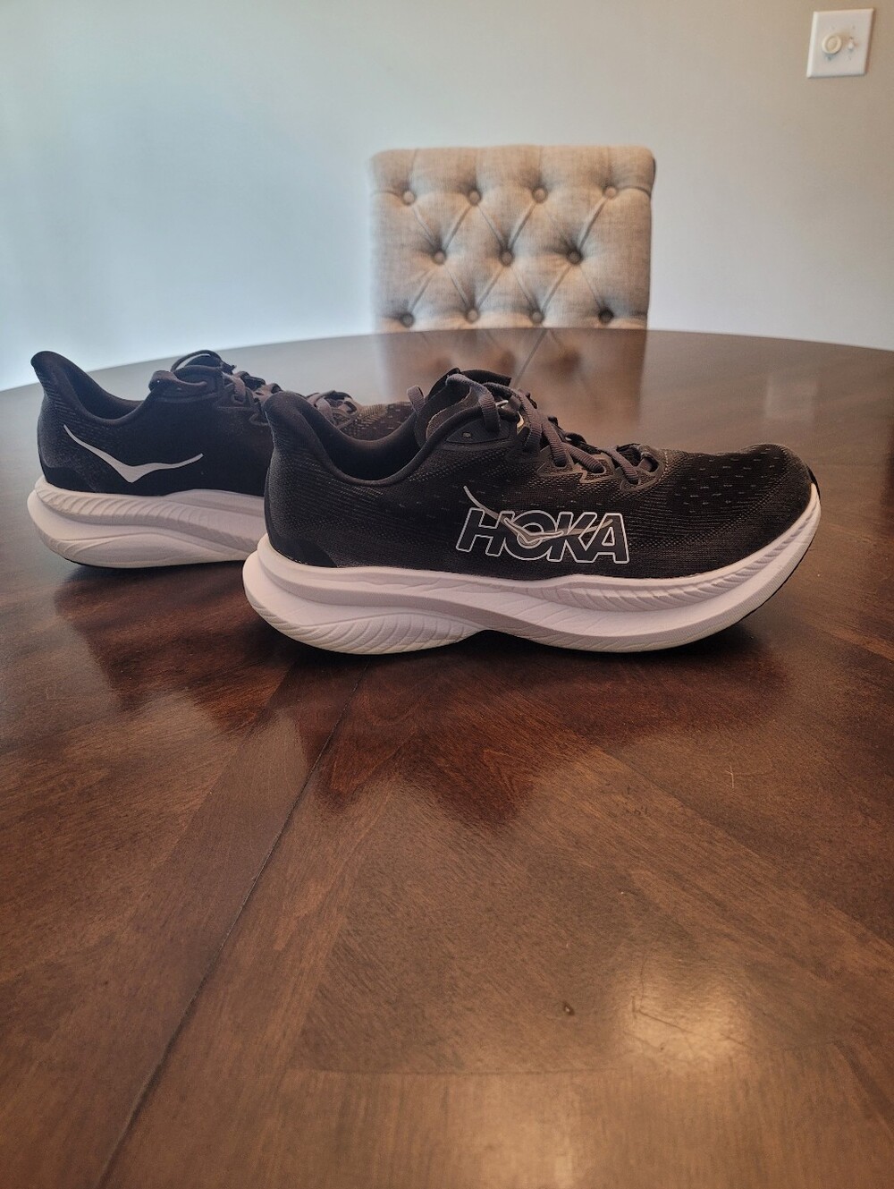 Hoka Men's MACH 6 Black and White Performance Running Shoes. Size 9.5